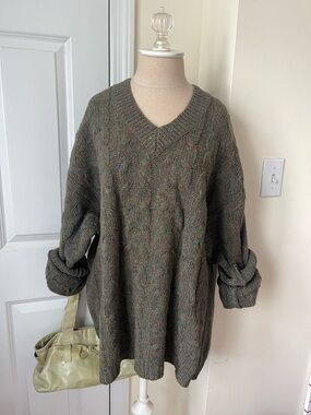 Vintage Gap Cozy V-Neck Cable Knit Sweater